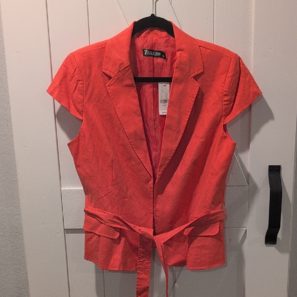 Chic 7th Ave Pink Fitted Tie Front Feminine Short Sleeve Blazer, NWT Size Large.